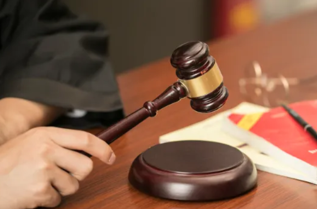 刑事律師：男子高鐵上猥褻鄰座女乘客被制服，猥褻會受到什么處罰